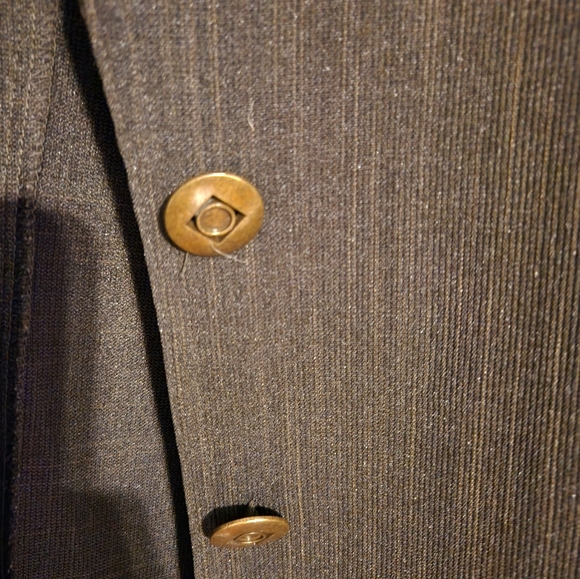 Womens suit with skirt and jacket.  Size 7/8. Great condition. - Picture 4 of 11